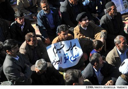 عکس اظهار ارادت لری به احمدی نژاد