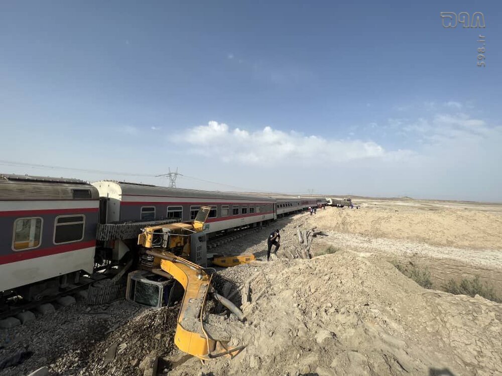 خروج قطار مسافربری مشهد به یزد از ریل/ ۱۷ کشته، ۳۰ مصدوم و ۵ مصدوم بدحال / عزیمت وزیر راه به محل حا‌دثه‌ + تصاویر و فیلم