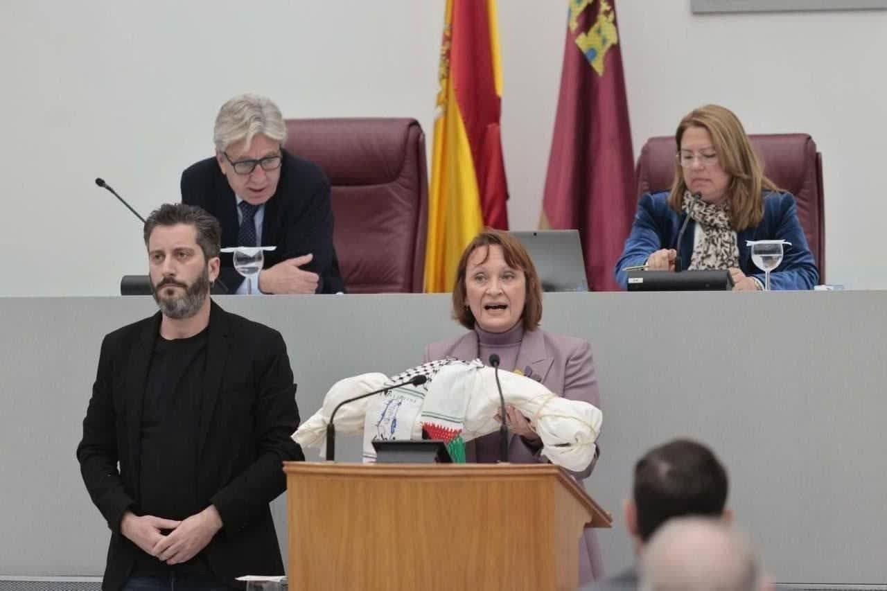 استفاده از پیکر نمادین کودک در مجلس اسپانیا