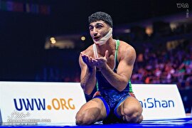 فیلم/ دلجویی کشتی گیر فرانسوی از سهرابی روی سکوی قهرمانی