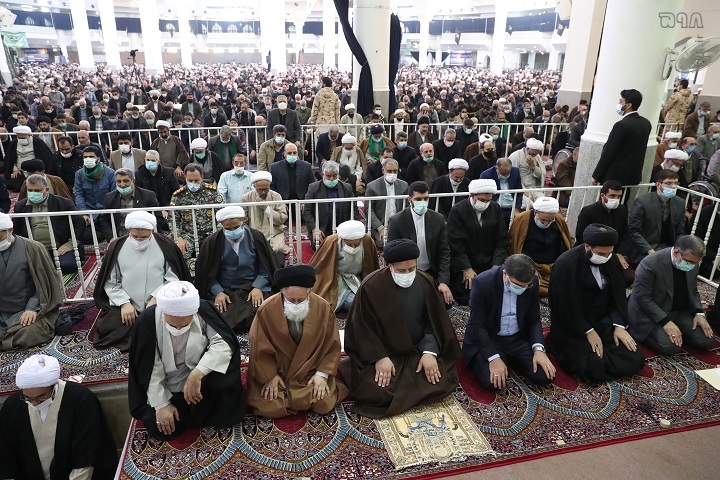 تصاویر / رئیس جمهور در نماز جمعه قم