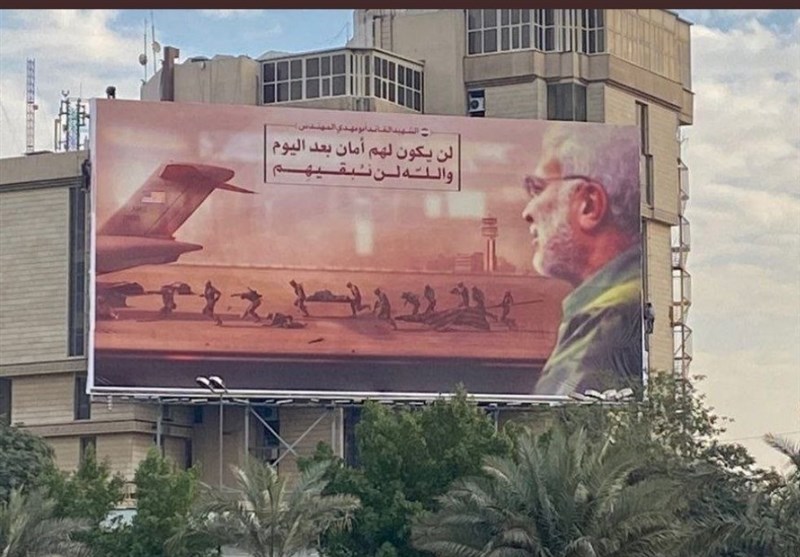 فیلم و عکس / نصب دیوارنگاره‌هایی از سردار سلیمانی و ابومهدی المهندس در بیروت و بغداد