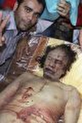 جسد معمر قذافی دیکتاتور فراری لیبی و پسرش