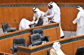 فیلم/ درگیری نمایندگان مجلس کویت بر سر بودجه