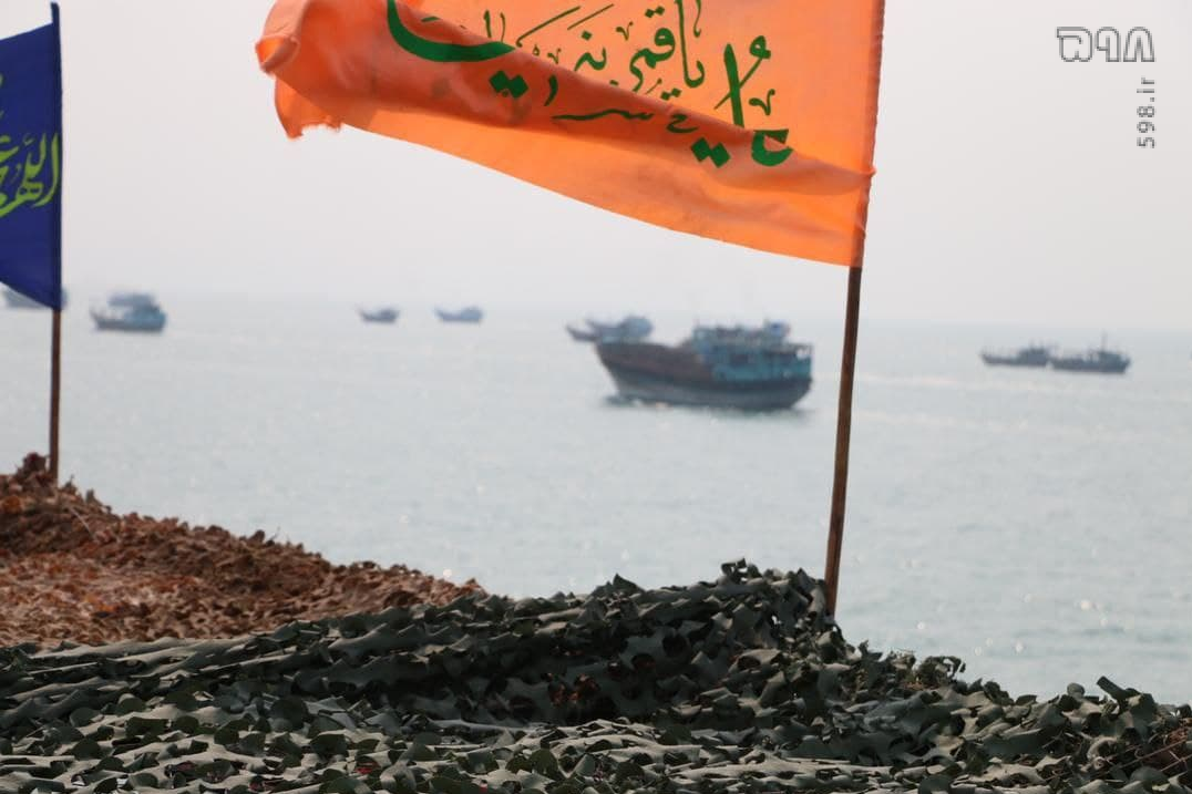 تصاویر / رژه گسترده شناورهای بسیج دریایی در خلیج فارس + فیلم