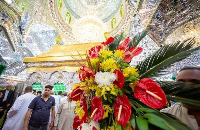 گل‌آرایی حرم علوی در میلاد کریم اهل بیت(ع)