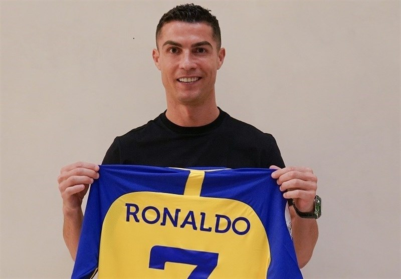 رونالدو رسماً به النصر پیوست/ دستمزد سالانه 200 میلیون یورو!/ کریس: هیجان‌زده‌ام + عکس