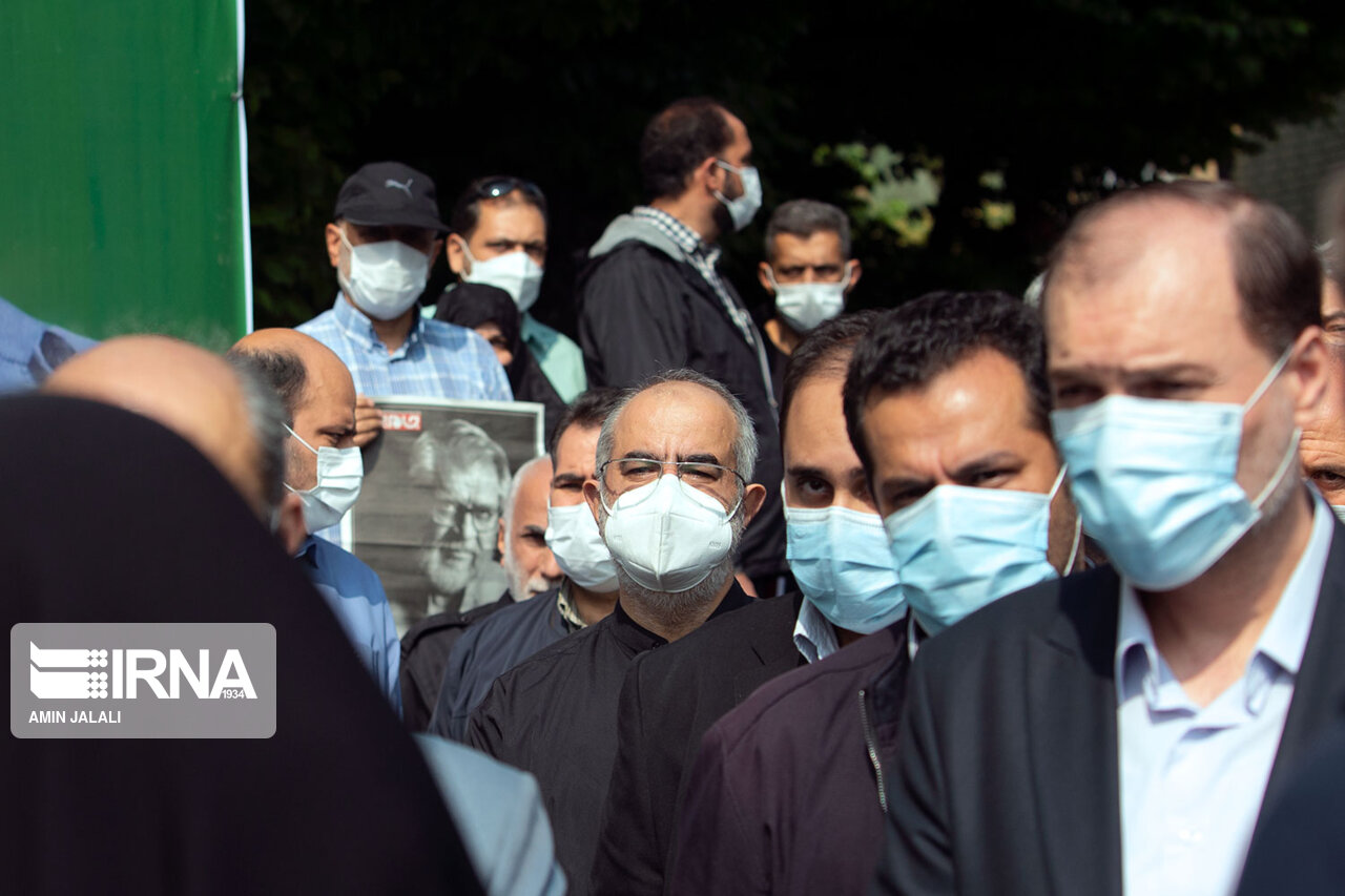 عکس/ مشاور جنجالی روحانی در تشییع آقا نادر