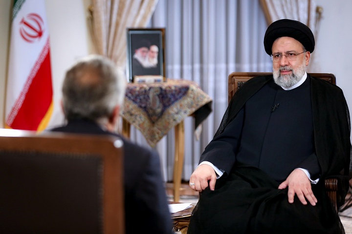 کمک معیشتی 400هزار و 300هزار تومانی برای دهک‌های مختلف در نظر گرفته‌ایم / نان سنتی، دارو و بنزین گران نمی‌شود