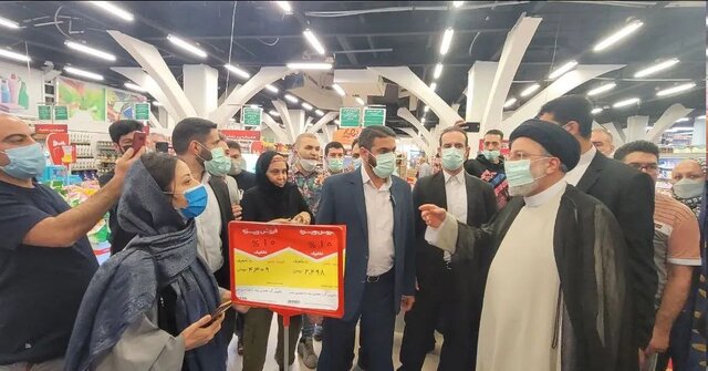 حضور رئیس‌جمهور در یکی از مراکز اصلی توزیع مرغ تهران  + عکس