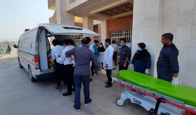 خروج قطار مسافربری مشهد به یزد از ریل/ ۱۰ نفر جان باختند و ۵۰ نفر ‌زخمی شدند/ برخورد قطار با بیل مکانیکی + تصاویر