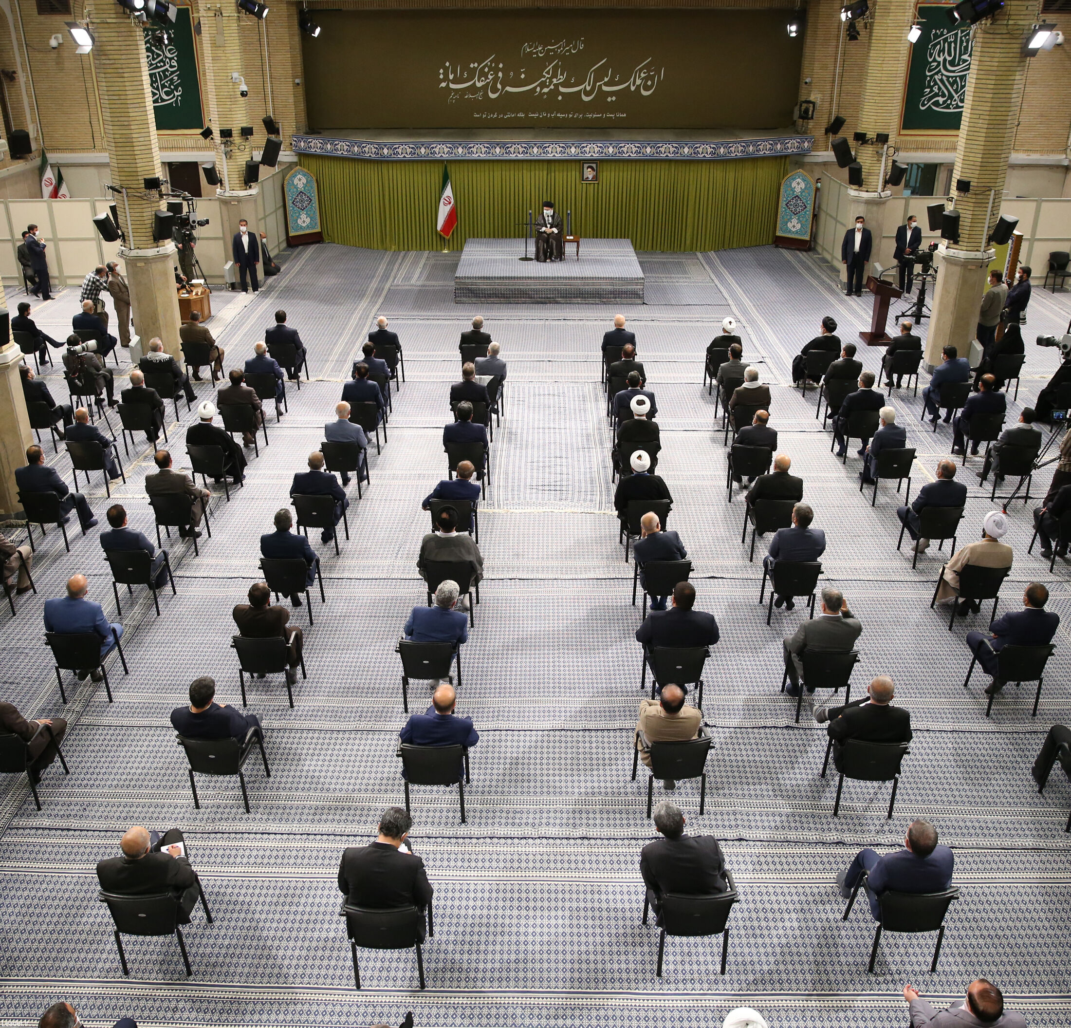 رهبر انقلاب: امروز هم می‌توان مثل فتح خرمشهر بر مشکلات غلبه کرد/ انقلابی ماندن مهم‌تر از انقلابی بودن است