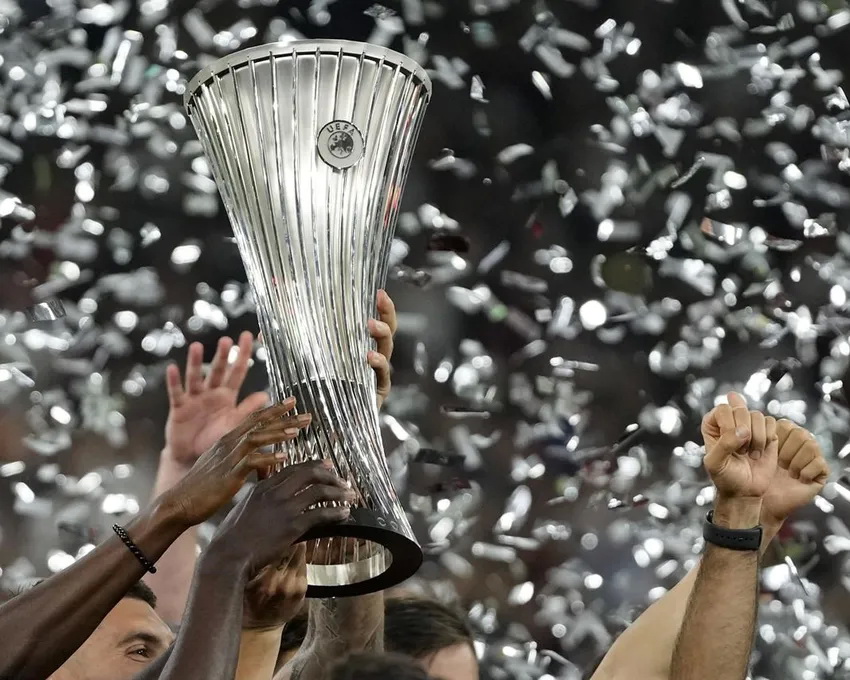 رم اولین جام اروپایی خود را کسب کرد/ مورینیو فینال ها را بازی نمی کند، می برد + تصاویر جشن قهرمانی
