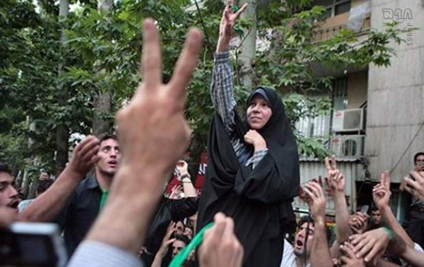 فائزه هاشمی در اغتشاشات شرق تهران دستگیر شد/ واکنش مردم: باز رفت ساندویچ بخوره گرفتنش!