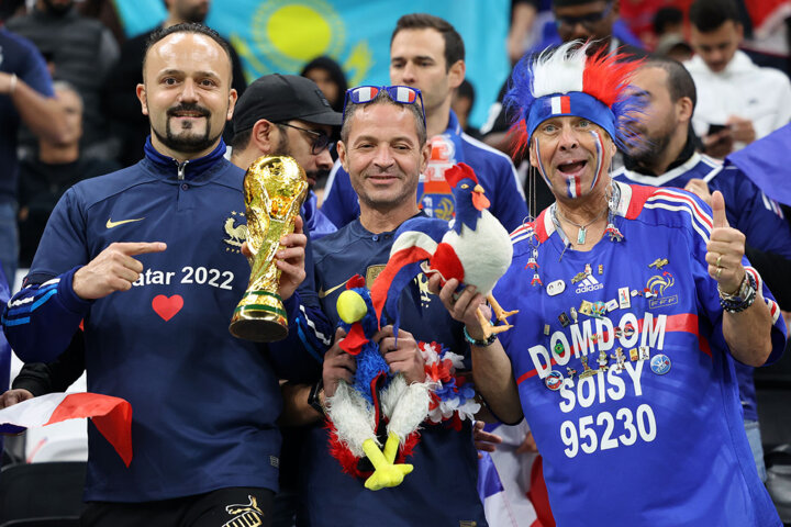نهایت فوتبال اینجاست؛ خاطره‌بازی مهاجران فرانسوی با رویای مسی و رفقا