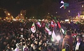 گره خوردن پرچم‌های ایران، یمن و آفریقای جنوبی با پرچم فلسطین در خیابان‌های پاریس