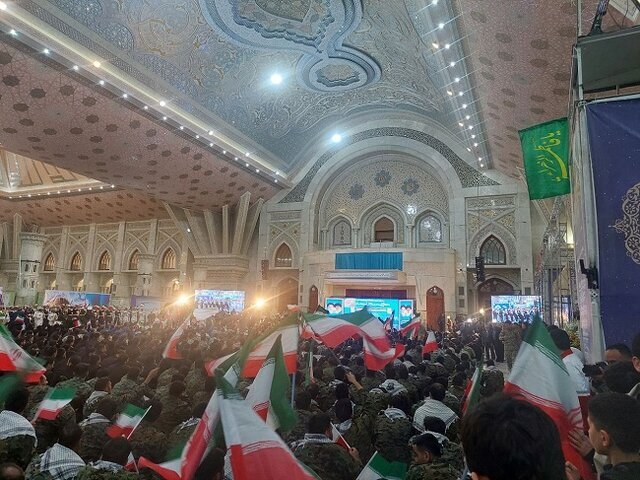آغاز مراسم دهه مبارک فجر در حرم امام (ره)