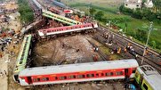 فاجعه انسانی در برخورد دو قطار در شرق هند| کشته‌ها به ۳۰۰ تن رسید| ۱۰۰۰ نفر زخمی و ادامه جستجوها + عکس و فیلم