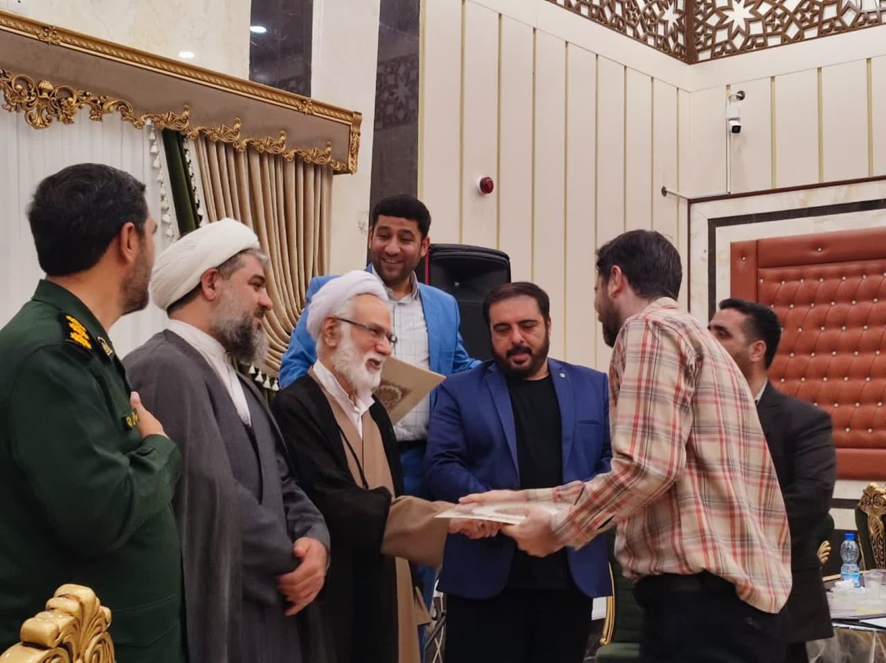 تکریم داوران جشنواره نهم ابوذر استان قم / حق شناس: رسانه‌ها به کمک انقلاب بیایند