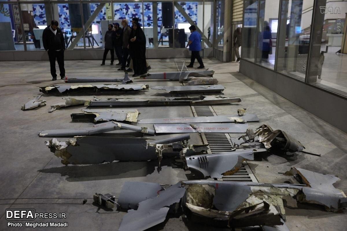 تصاویر| لاشه پهپادهای «هرون» و «هرمس» در نمایشگاه سپاه