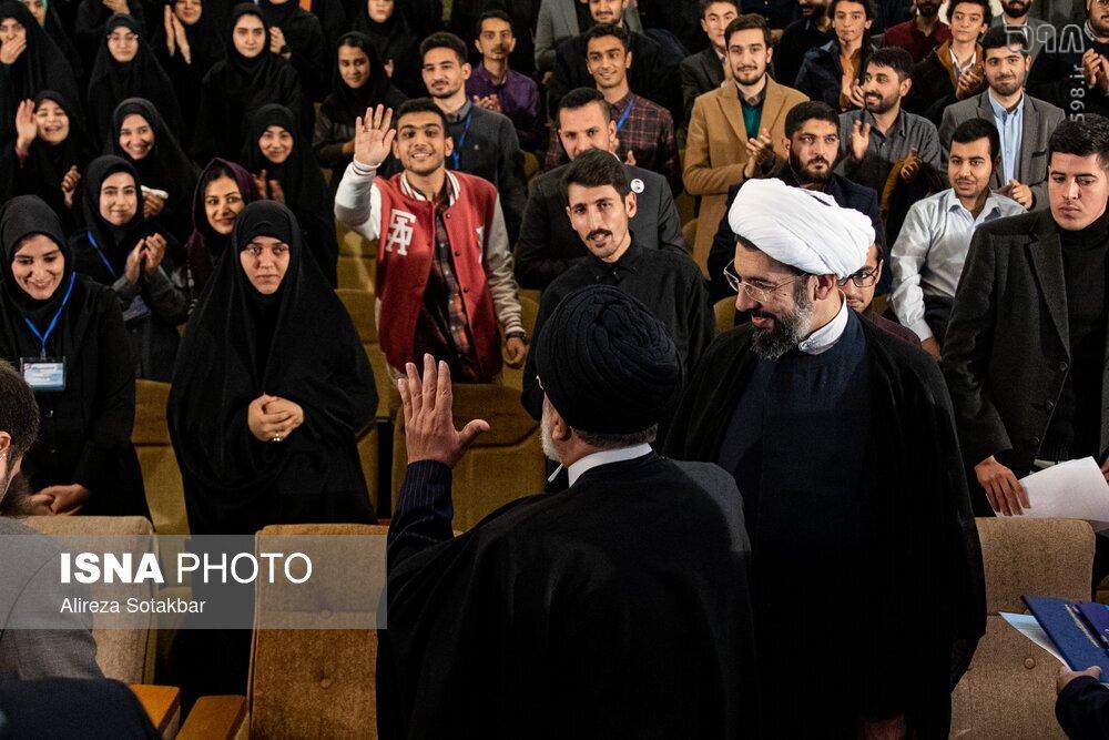 روز دانشجو؛ نماد بصیرت و دشمنشناسی در دیدگاه شهید رئیسی روز دانشجو؛ نماد بصیرت و دشمنشناسی در دیدگاه شهید رئیسی