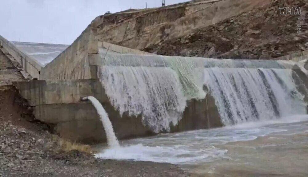 سدی که پس از چند سال، پرآب و سرریز شد